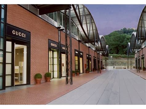 gucci magazzino firenze|florence gucci outlet.